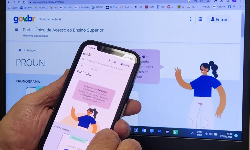 O programa oferece bolsas integrais (100%) e parciais (50%) sobre o valor da mensalidade de cursos em instituições privadas de educação superior.
